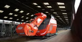 Self-propelled autonomous mixer AURA distributing to livestock