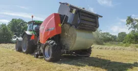 Silueta de la rotoempacadora de cámara fija FB 3135 de KUHN