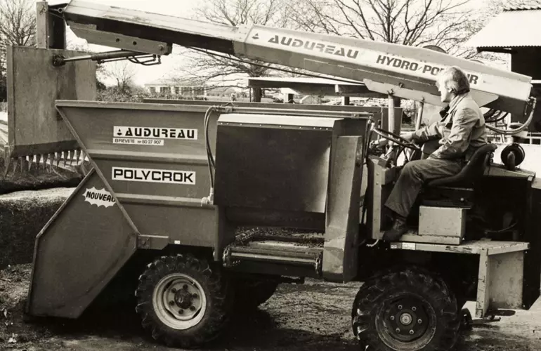 Historical photo Autocrock at work 