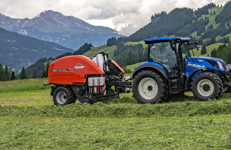 One pass - two operation with BIO baler - wrapper