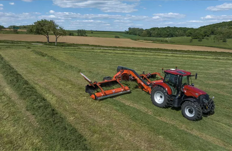MERGE - MAXX 952 at work in the field