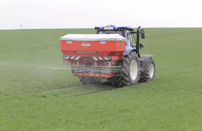 AXIS 50.2 H-EMC-W ISOBUS en acción