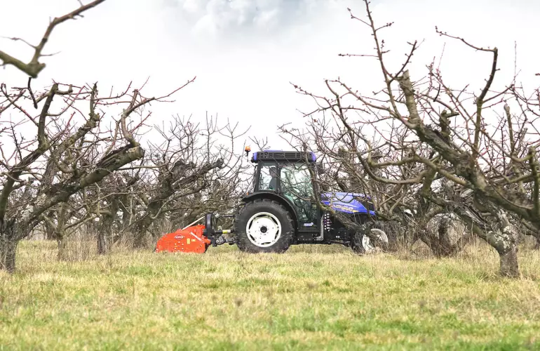 La trituradora BV 1800 trabajando en los campos de cerezos en el este de Francia