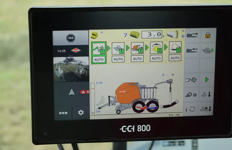 CCI 800 con la imagen de una empacadora trabajando