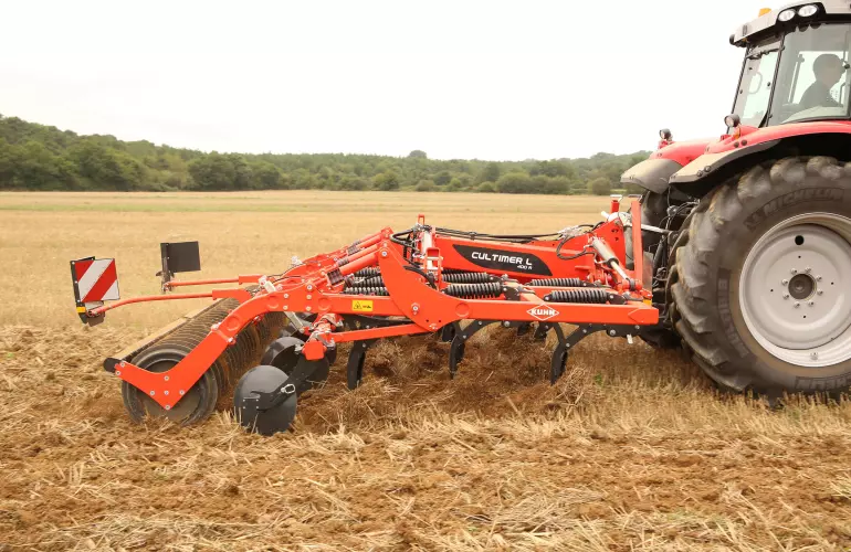 El CULTIMER L 400R equipado con los discos