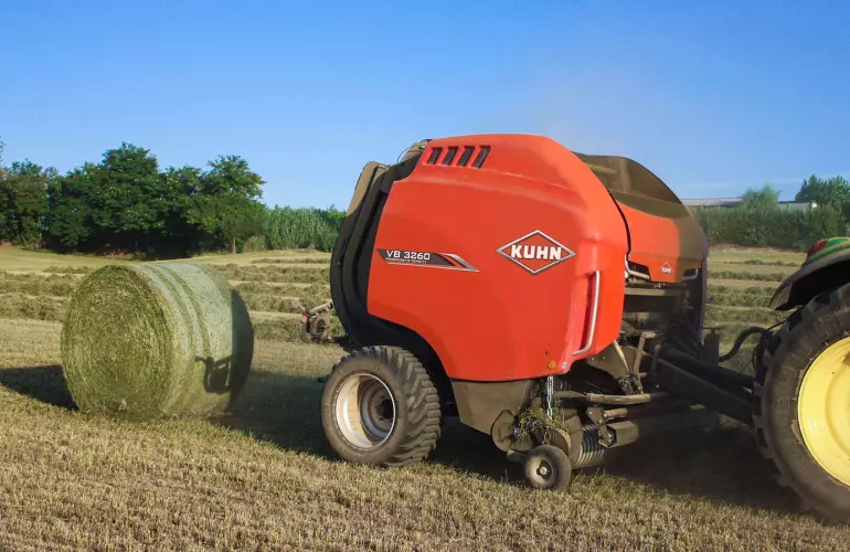 KUHN VB 3260 en el campo