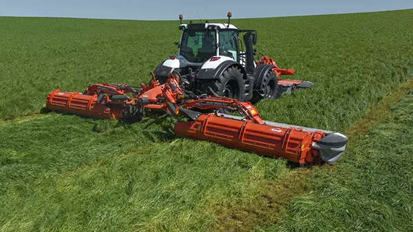 Faucheuse GMD 9530 RV à groupeur à vis au travail