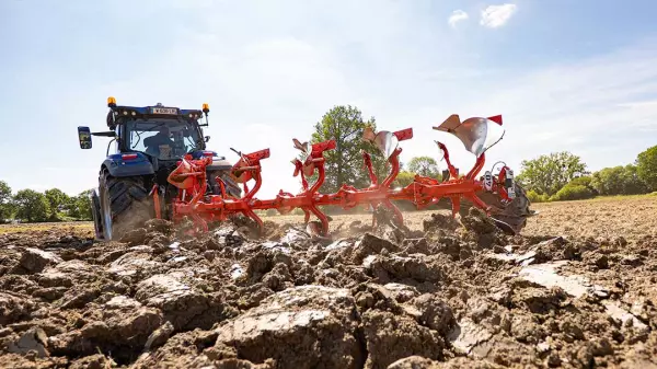 Nouvelle gamme de charrue portée MASTER M au travail