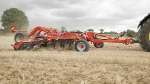 The CULTIMER L 400R equipado con discos