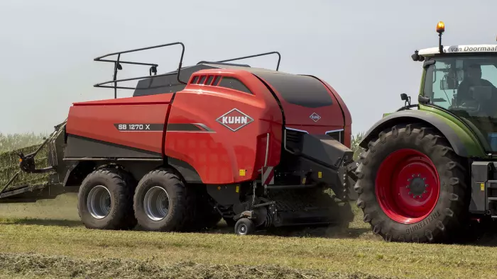 La empacadora SB 1270 X trabajando