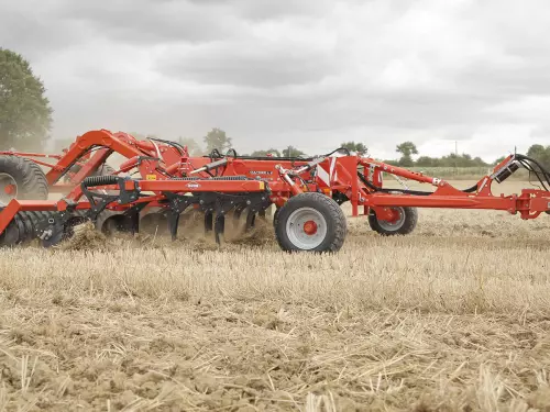 The CULTIMER L 400R equipado con discos