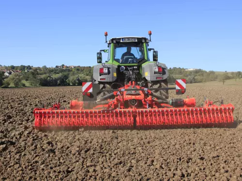 Grada rotativa HR 6040 R trabajando