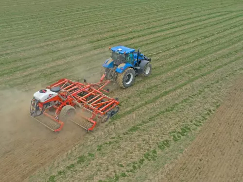 Le semis de couverts réalisé simultanément avec le déchaumage permet d'économiser un passage.