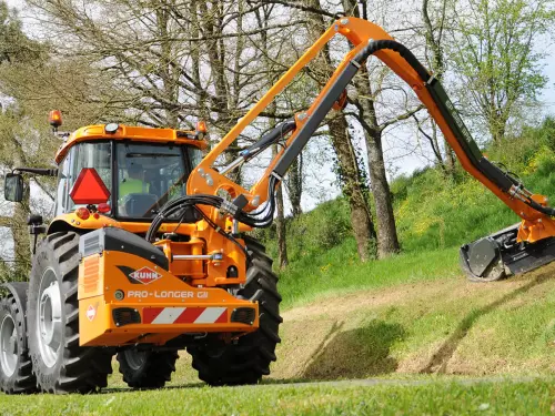 Segadora desbrozadora PRO-LONGER GII 6183/7483 TP y e-TPA con brazo telescópico de KUHN: ¡la altura que te faltaba!