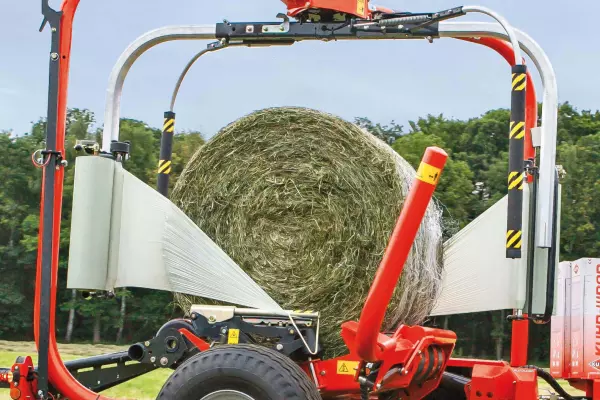Los brazos de los satélites, de accionamiento central, disponen cada uno de un pretensor con un rollo de película de 750 mm.