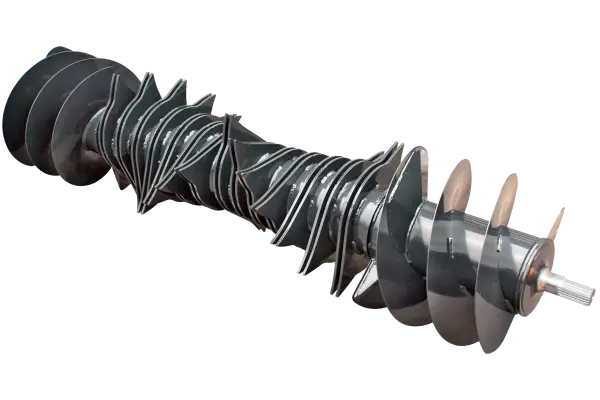 La corta distancia entre el rotor y las púas del pick-up mantiene una circulación del forraje uniforme.