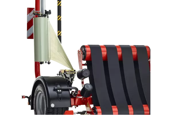 El conocido cortador "tipo tijera" sujeta y corta la película.