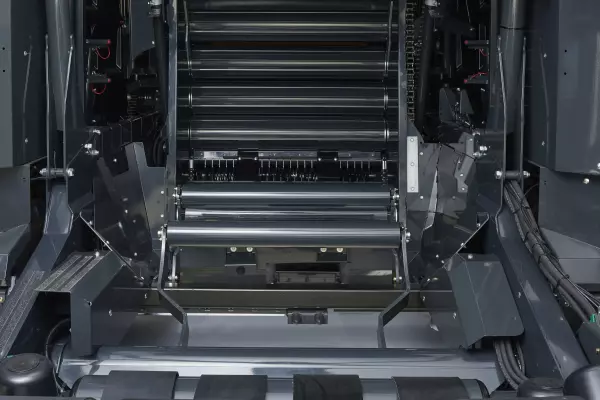 El mejorado sistema "horquilla carga doble" ofrece una rápida y fiable transferencia de las pacas