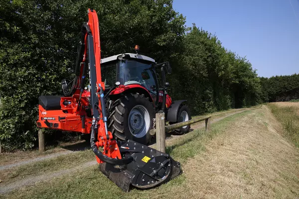 Sortear los obstáculos con la segadora desbrozadora AGRI-LONGER GII de KUHN con seguridad en el pivote
