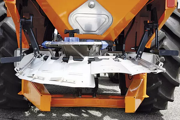 Anchura de trabajo fácilmente ajustable en el distribuidor de sal y arena AXEO