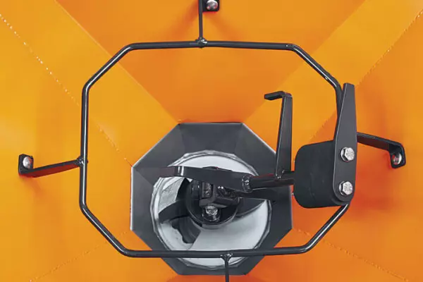 Sistema especial de agitación (agitador) para que fluyan los productos aglutinantes en el distribuidor de sal y arena AXEO