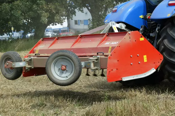 Un transporte fácil de las trituradoras BK 320 tanto en carretera como en caminos 