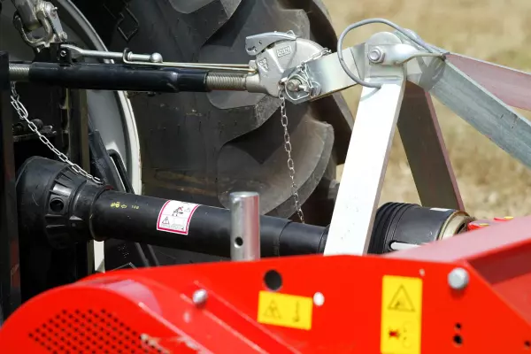 Soportes de enganche en la trituradora BK 320