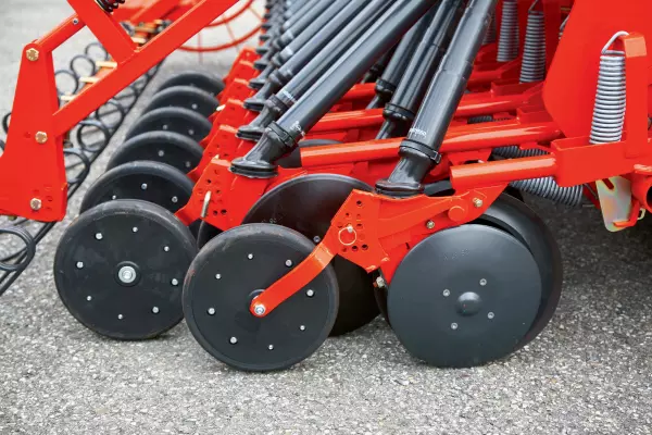 Discos dobles en la sembradora mecánica integrada COMBILINER INTEGRA