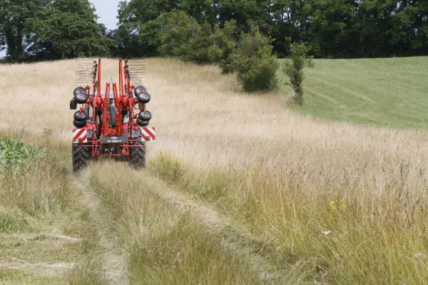 Ya no es necesario desmontar los brazos de horquillas para ir a la carretera, a diferencia de los modelos con un rotor.
