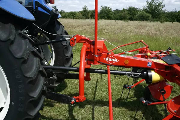 Cabezal de enganche pivotante para mejorar la adaptación al terreno