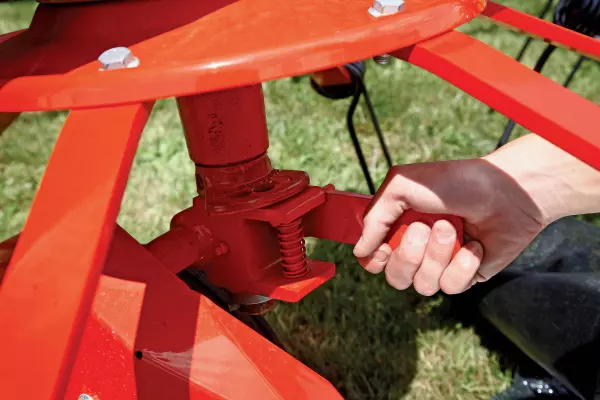 Posición oblicua individual para henificar en lindes