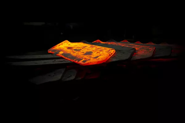 Las rejas y las puntas originales de KUHN están forjadas y tratadas para aumentar su durabilidad en un 20% en comparación con una pieza adaptable