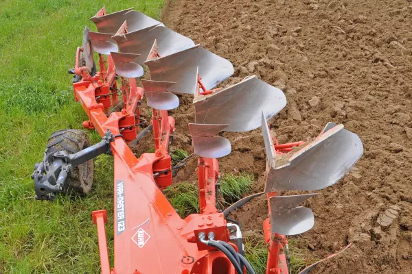El indicador de anchura variable del arado VARI-MASTER 123 es visible desde la cabina