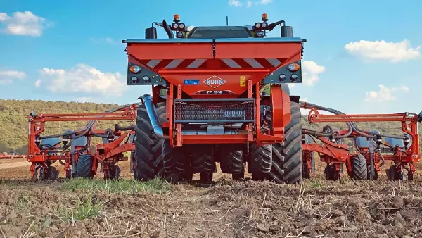 La MAXIMA 3 con tolva frontal