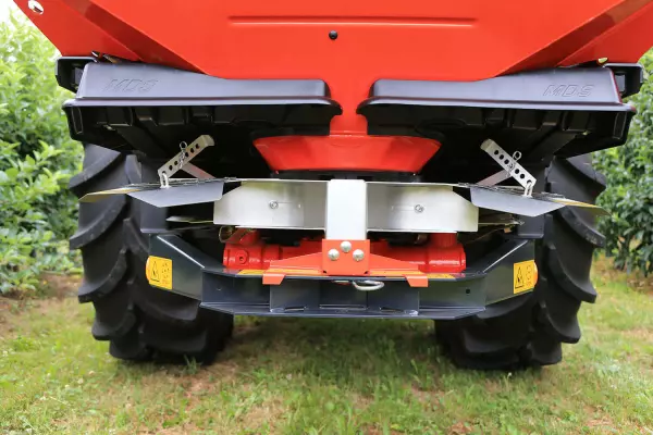 Deflector de esparcimiento en 2 bandas para una fertilización localizada en la base de la plantación con las abonadoras suspendidas MDS 8.2