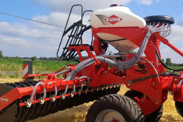 La sembradora de cultivos cubierta SH permite combinar siembra y rastrojado en una sola pasada.