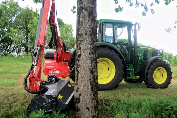 POLY-LONGER 5050 PA con cinemática de paralelogramo: ¡la transmisión automática de tu segadora desbrozadora KUHN!