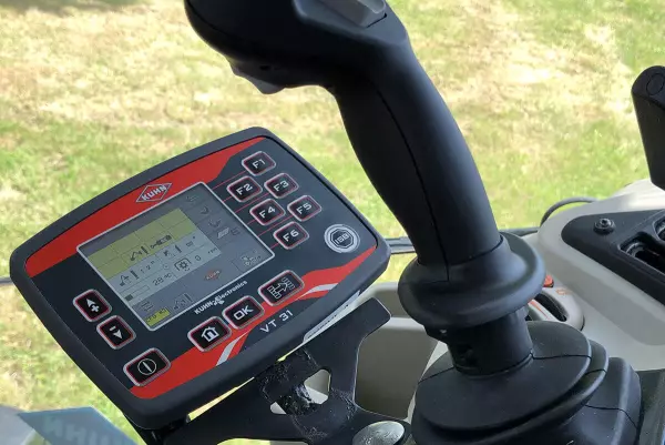 Terminal táctil en color VT 31 en las segadoras desbrozadoras PRO-LONGER GII de KUHN