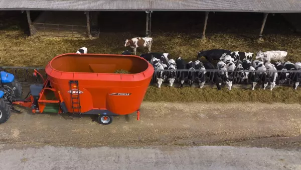 Cinta de descarga ancha para una distribución uniforme de las raciones