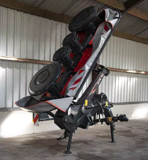 La PZ 3015 cuenta con un soporte de estacionamiento opcional para poder guardarla en posición vertical.