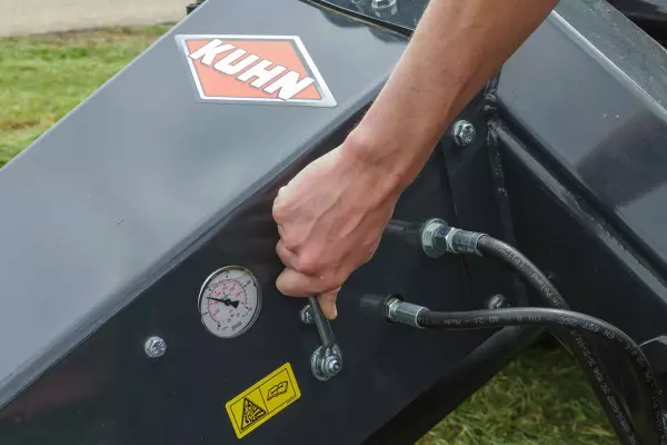 LIFT-CONTROL es un sistema de suspensión hidroneumática con un acumulador de nitrógeno que sustituye el muelle tradicional.