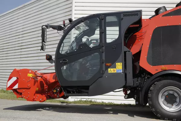 Gran superficie acristalada en los mezcladores autopropulsados SPW Intense de KUHN