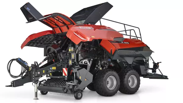 El diseño ofrece una accesibilidad perfecta al interior de la máquina durante la inspección y el mantenimiento diarios. Para mayor seguridad, la cubierta del dispositivo de atado está equipada con escaleras resistentes y una barandilla de seguridad. La barandilla de seguridad se puede plegar fácilmente para reducir la altura de la máquina durante el transporte. Por otra parte, el conductor puede beneficiarse de una comodidad óptima gracias al pesado volante de inercia, al sistema hidráulico load