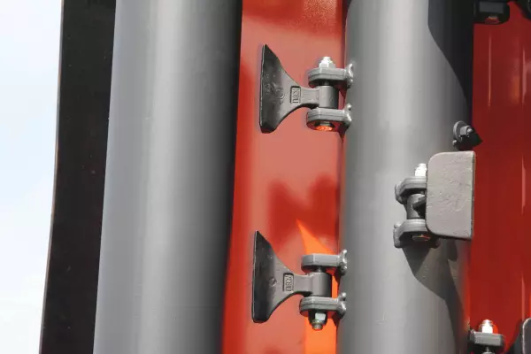 Trituradoras TBE y TBES equipadas con un rodillo de conteras desmontables situado lo más cerca posible del rotor.