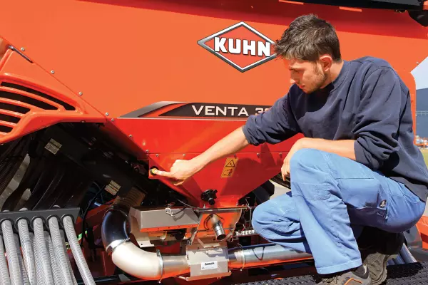 Botón de calibrado en la parte trasera de la sembradora neumática VENTA