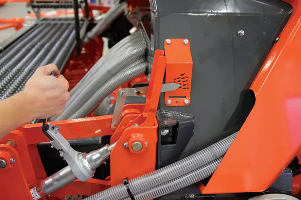 Ajuste de la profundidad de siembra y ajuste de la grada de recubrimiento de las sembradoras neumáticas VENTA