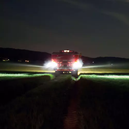 SpreadLight ilumina el abanico de distribución para trabajar de noche como si fuera de día