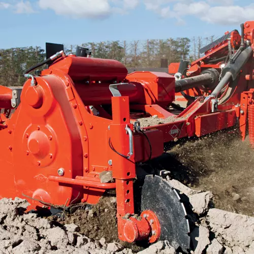 Discos laterales de despeje dentados en el modelo EL 402R-600