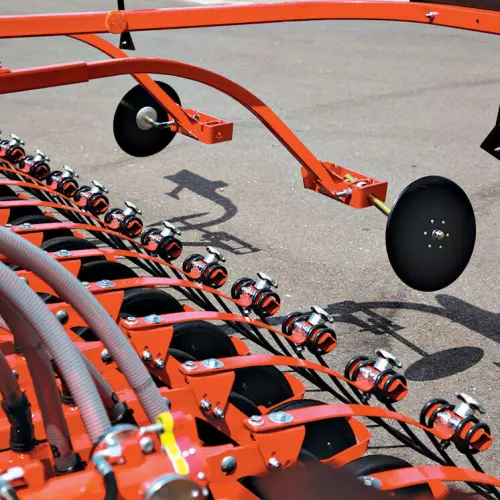 Trazadores de marcas de avance en brazos separados para la sembradora ESPRO