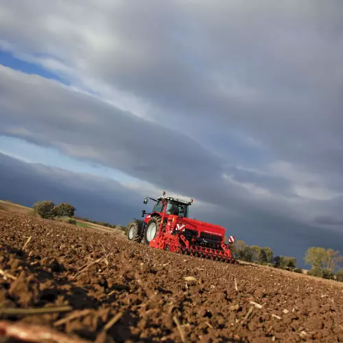 Enganche hidráulico de las gradas rotativas KUHN